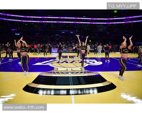 布鲁克洛佩斯如何在NBA赛场上重塑自我与球队价值的传奇旅程 布鲁克洛佩斯如何在NBA赛场上重塑自我与球队价值的传奇旅程